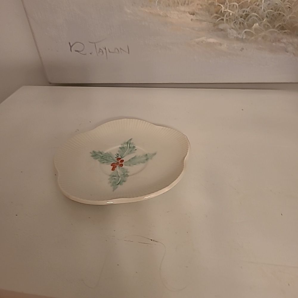 Holly Accent Plate